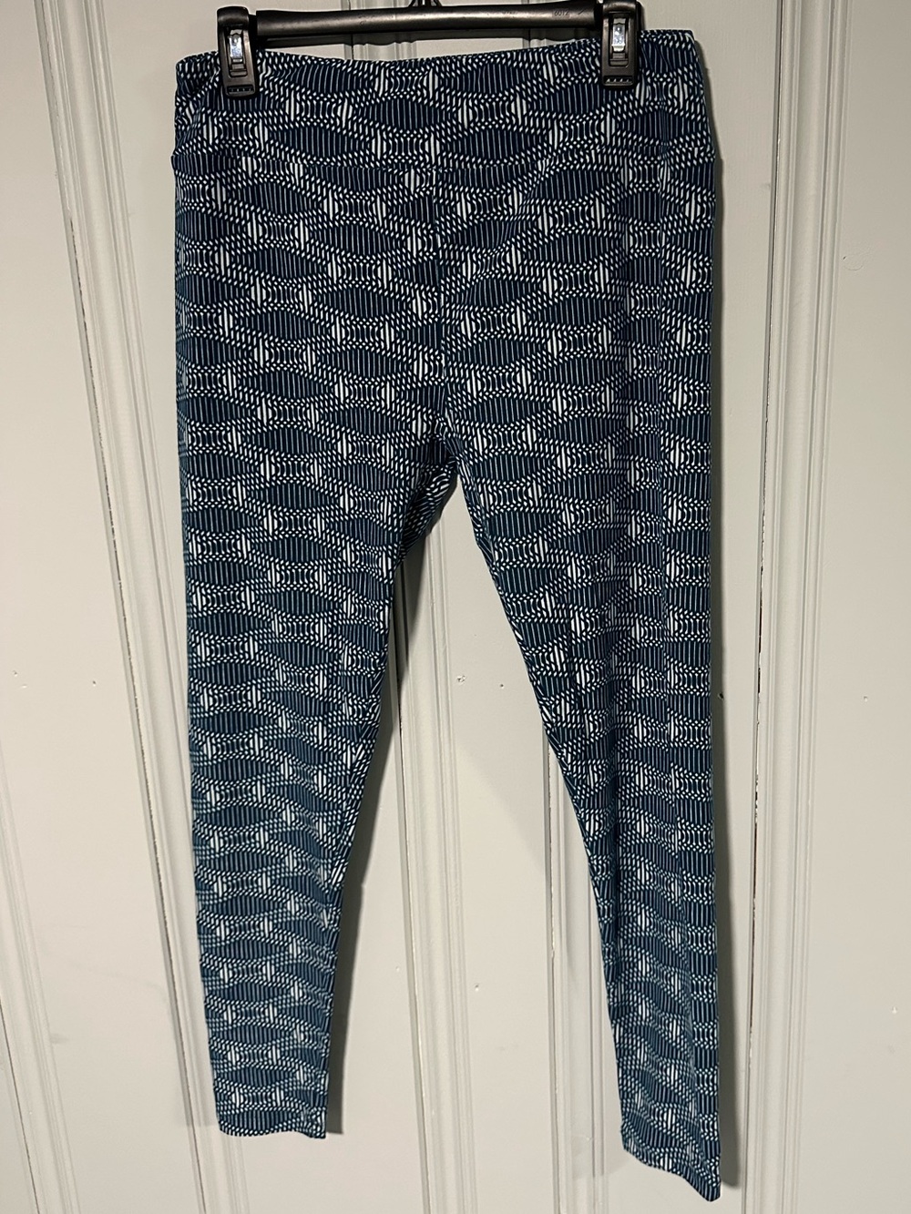 Rare Vintage LulaRoe Leggings with White Geometric Pattern sz T/C